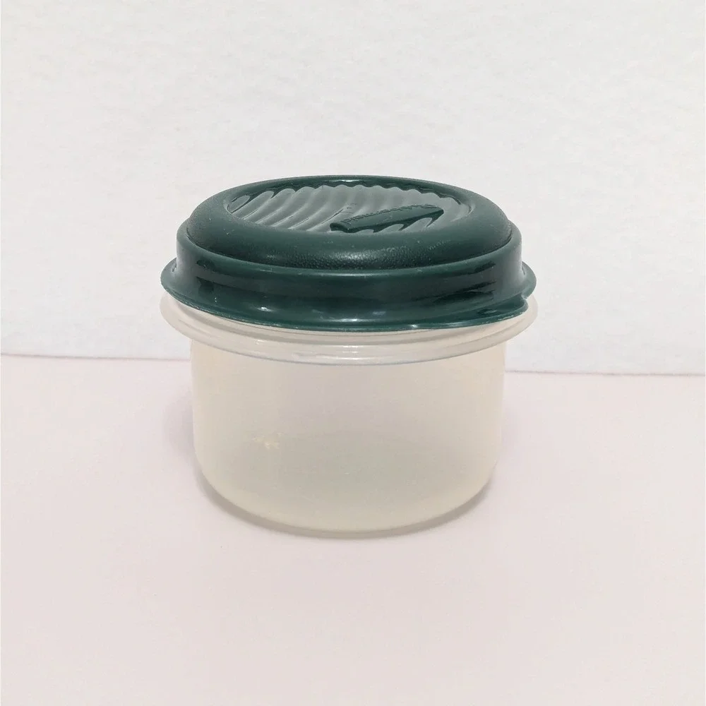 Vtg Rubbermaid Servin' Saver 1 cup Food Storage Container Round (#6) Green Lid